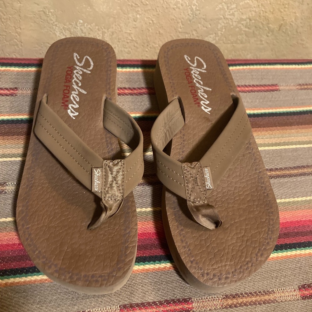 Skechers 9? Yoga Foam medium brown 10.5”long can’t find size on shoe